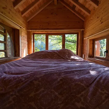 Mon Lit Dans L'arbre 캠프장 Martilly